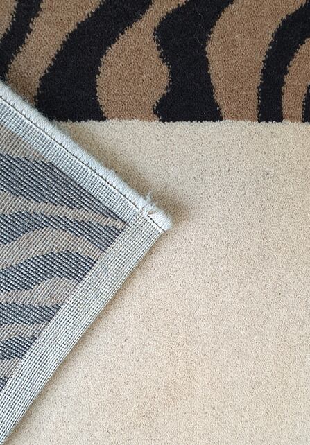 Gashya / brown-beige - detail podkladu, okraje i povrchu